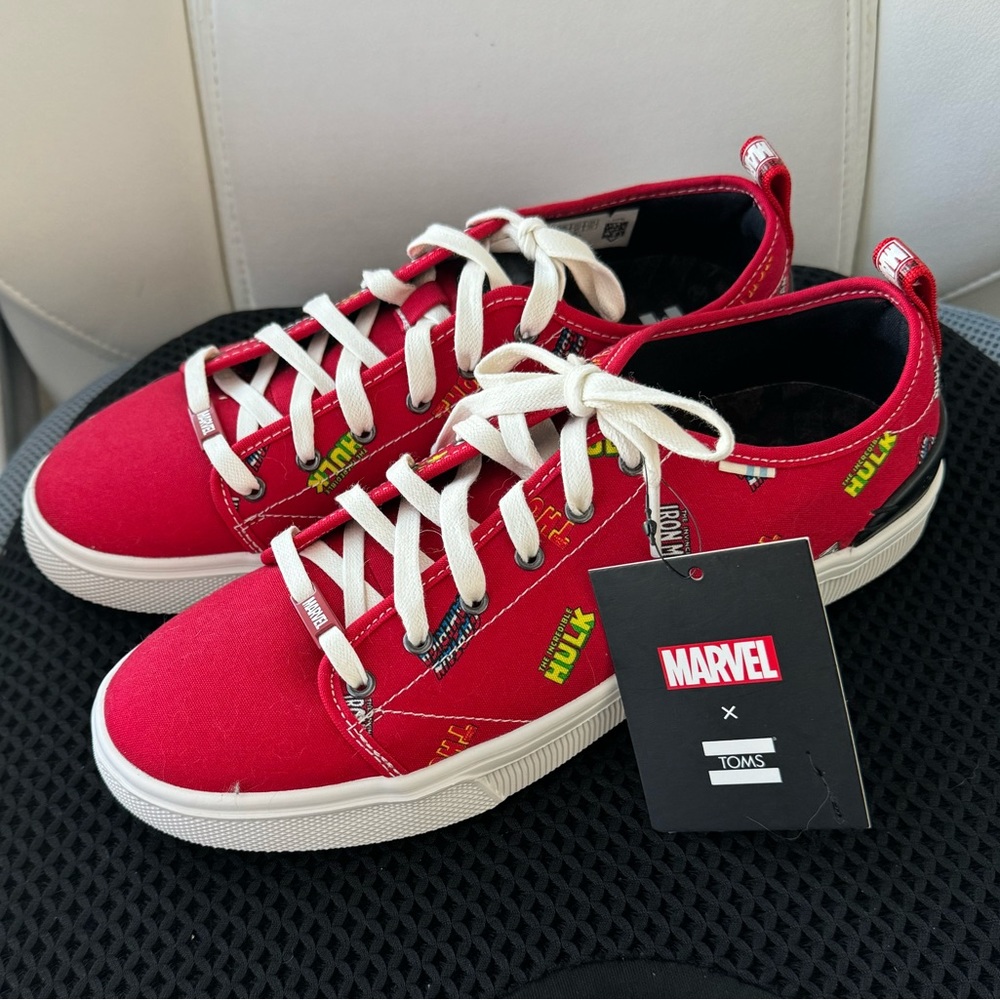 Toms X Marvel Travel Lite Womens Marvel Logos Sneakers Red size 9